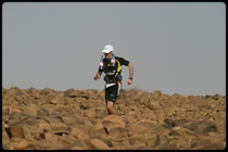 courir sur sol caillouteux ...